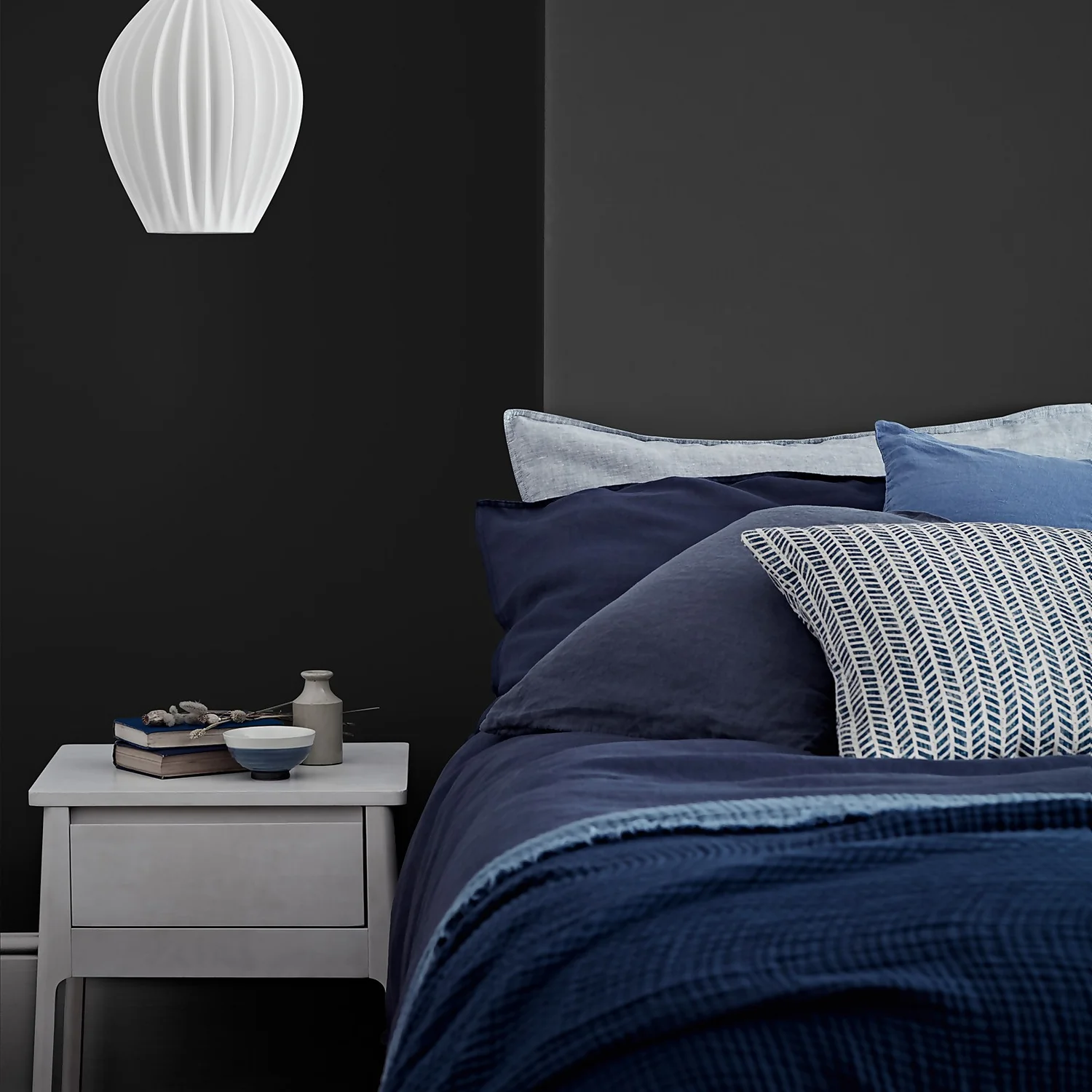 Crown Feature Wall Breatheasy Matt Paint Rebel - Tester 40ml 5 Crown Feature Wall Breatheasy Matt Paint Rebel - Tester 40ml - Image 3