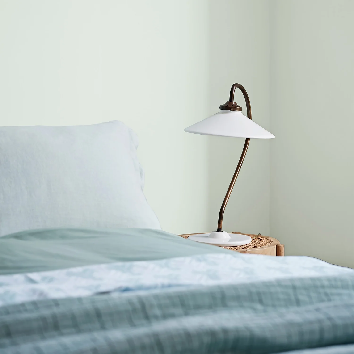 Crown Breatheasy Matt Standard Emulsion Paint Botanical Extract - Tester 40ml 5 Crown Breatheasy Matt Standard Emulsion Paint Botanical Extract - Tester 40ml - Image 3