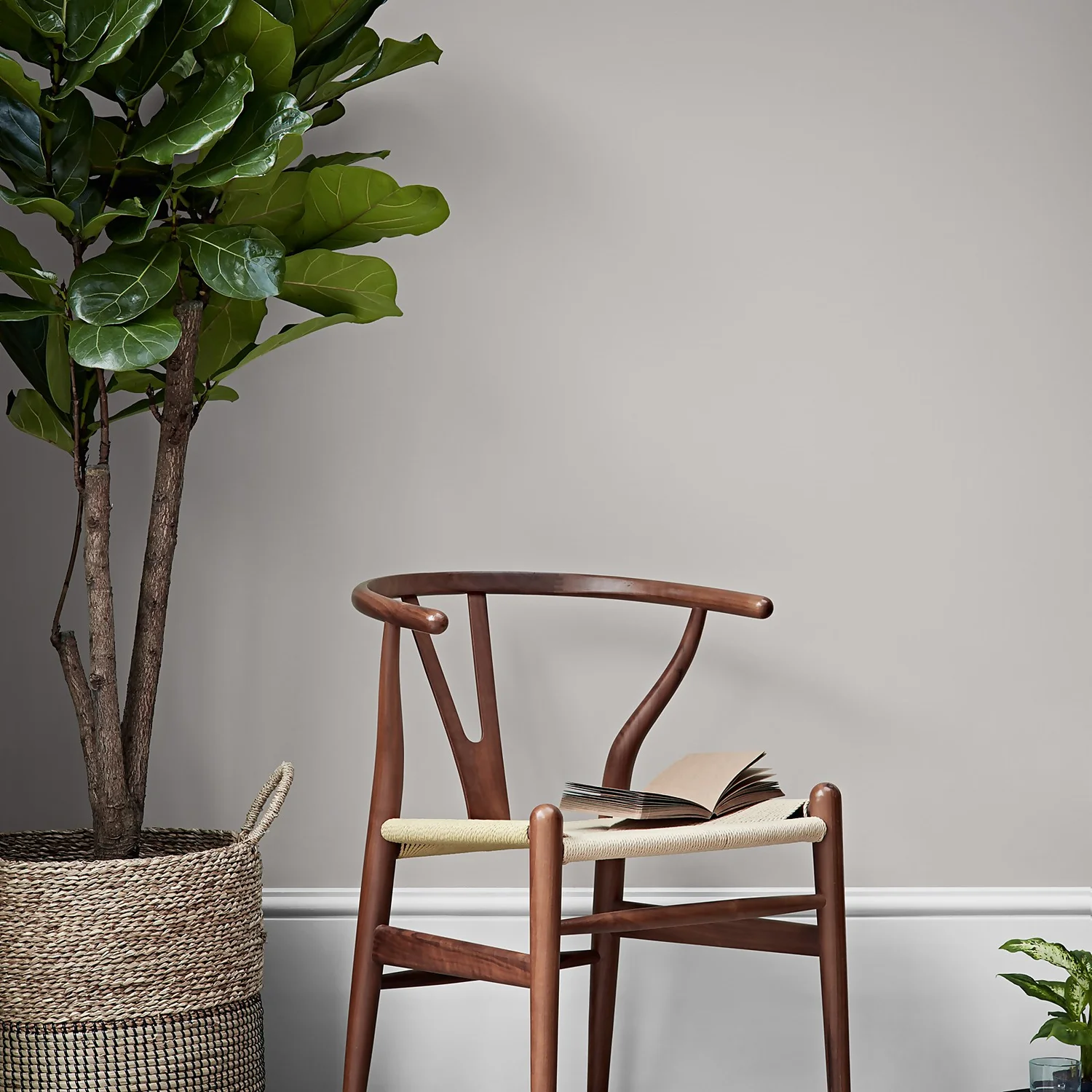 Crown Walls & Ceilings Matt Emulsion Cloud Burst - 5L 5 Crown Walls & Ceilings Matt Emulsion Cloud Burst - 5L - Image 3