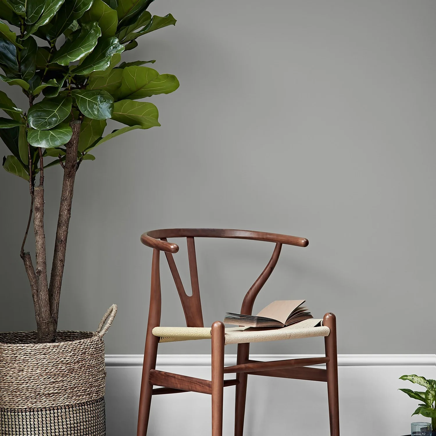 Crown Walls & Ceilings Silk Emulsion Paint Granite Dust - 2.5L 5 Crown Walls & Ceilings Silk Emulsion Paint Granite Dust - 2.5L - Image 3