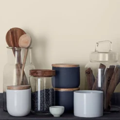 Crown Breatheasy Kitchen - Almond Cream - Matt Paint - 40ml -Crown 12814058 4764857364981863