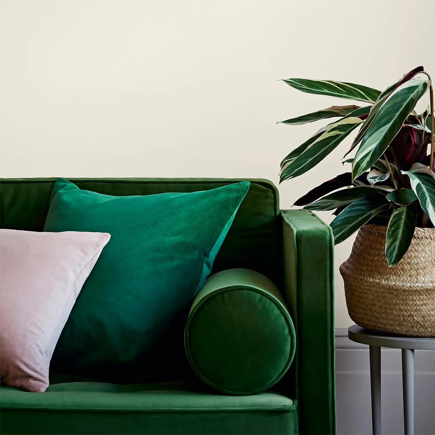 Crown Easyclean® Washable & Wipeable Multi Surface Matt Paint Antique Cream® - 2.5L 5 Crown Easyclean® Washable & Wipeable Multi Surface Matt Paint Antique Cream® - 2.5L - Image 3