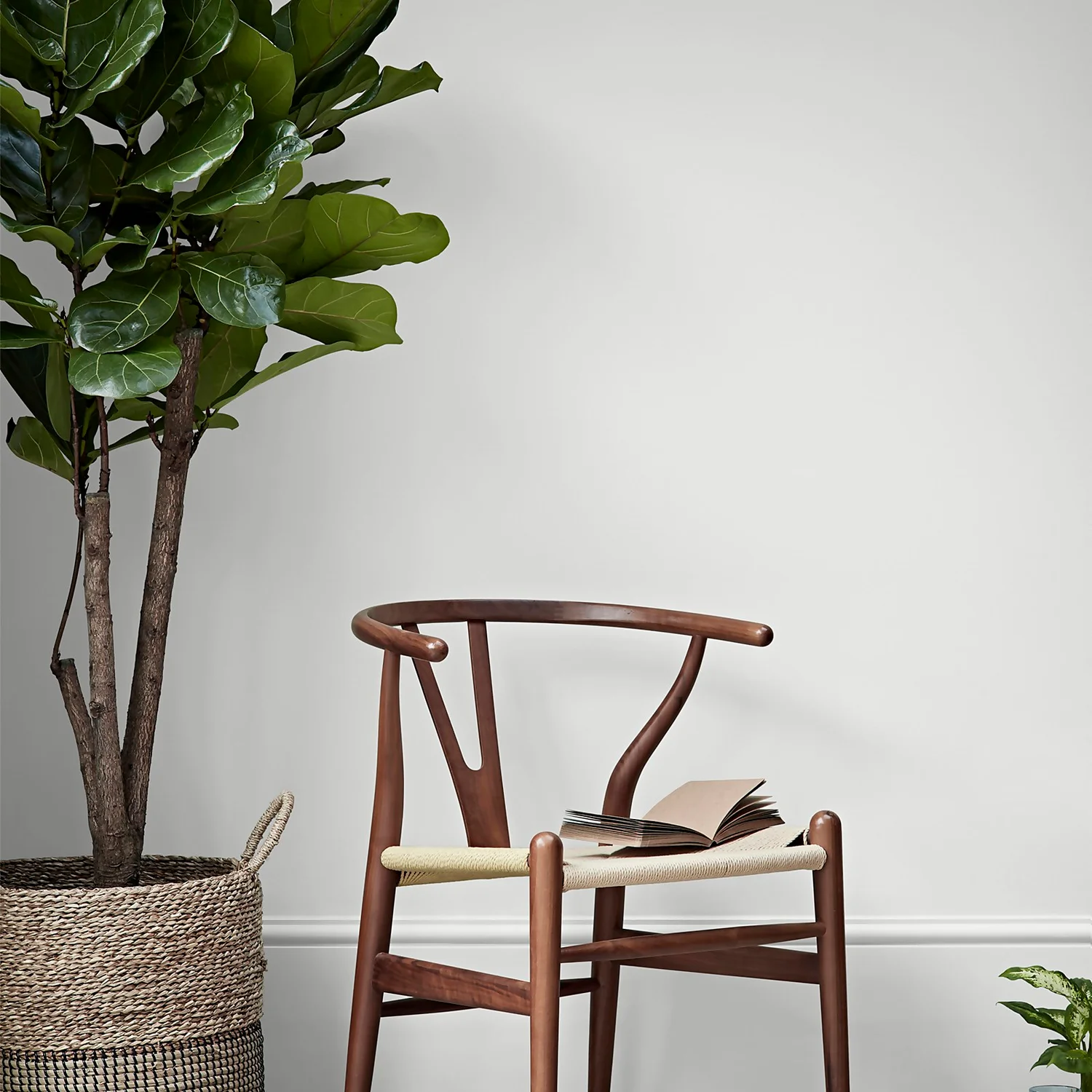 Crown Easyclean® Washable & Wipeable Multi Surface Matt Paint Seldom Seen® - 2.5L 5 Crown Easyclean® Washable & Wipeable Multi Surface Matt Paint Seldom Seen® - 2.5L - Image 3