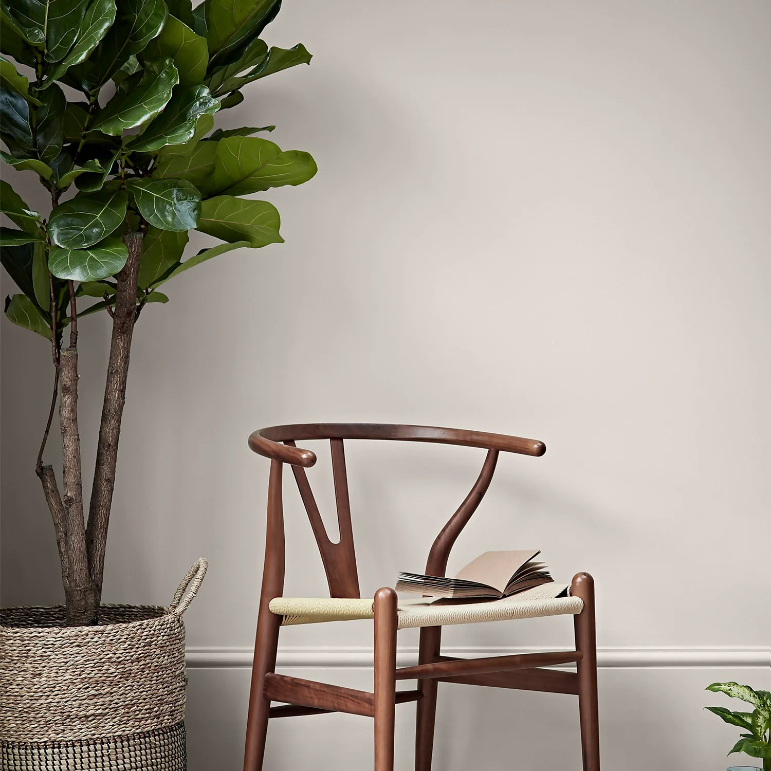 Crown Easyclean® Washable & Wipeable Multi Surface Matt Paint Snowfall® - 2.5L 6 Crown Easyclean® Washable & Wipeable Multi Surface Matt Paint Snowfall® - 2.5L - Image 4