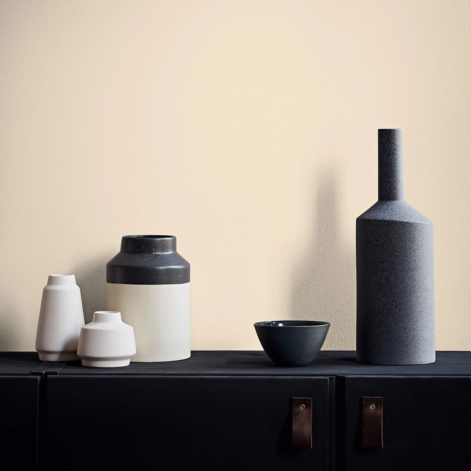 Crown Walls & Ceilings Matt Emulsion Paint Magnolia - Tester 40ml 5 Crown Walls & Ceilings Matt Emulsion Paint Magnolia - Tester 40ml - Image 3