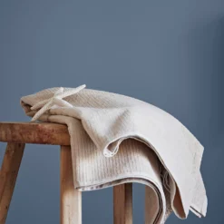 Crown Easyclean Bathroom Paint Runaway - 0.04L -Crown 12886560 1014853989566924