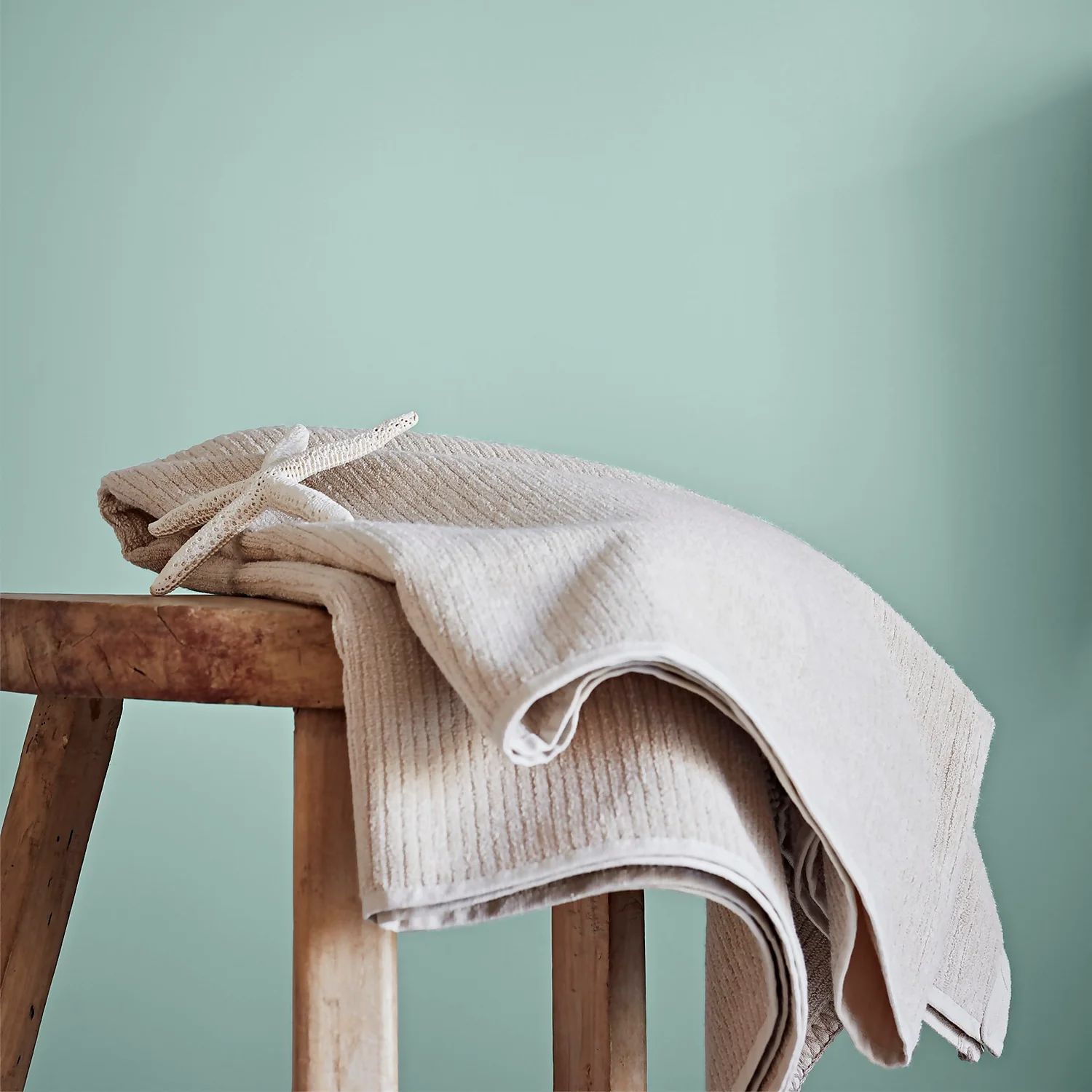 Crown Easyclean® Mouldguard+ Bathroom Mid Sheen Washable Multi Surface Paint Soft Duck Egg® - 2.5 L 5 Crown Easyclean® Mouldguard+ Bathroom Mid Sheen Washable Multi Surface Paint Soft Duck Egg® - 2.5 L - Image 3