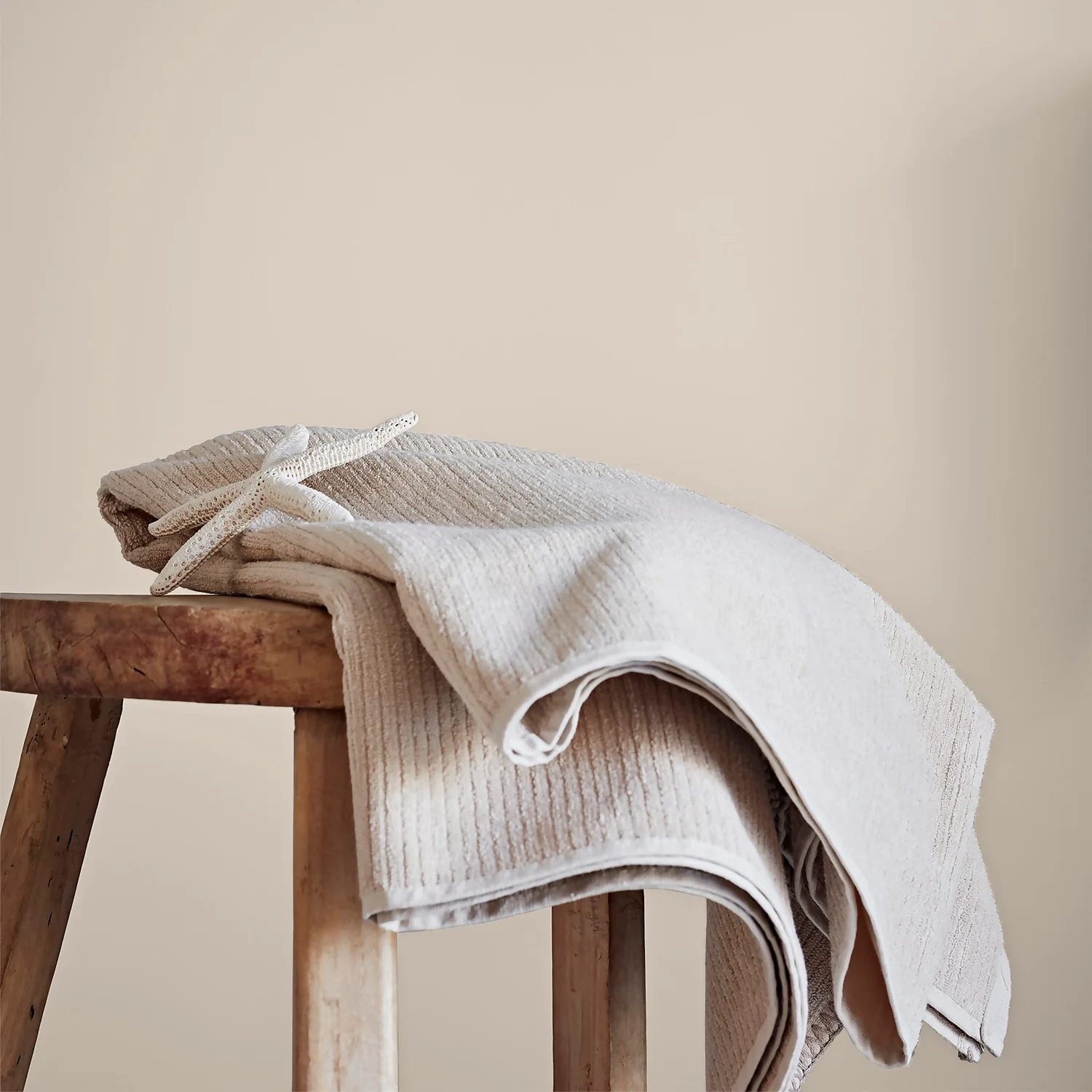 Crown Easyclean® Mouldguard+ Bathroom Mid Sheen Washable Multi Surface Paint Paint Wheatgrass® - 2.5 L 5 Crown Easyclean® Mouldguard+ Bathroom Mid Sheen Washable Multi Surface Paint Paint Wheatgrass® - 2.5 L - Image 3