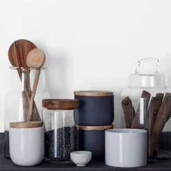 Crown Easyclean Kitchen Paint Brilliant White 2.5L -Crown 12886955 7184853416190028