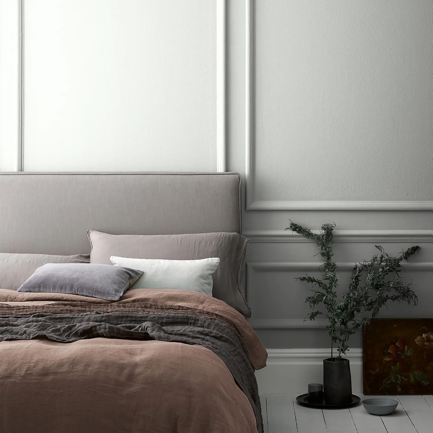 CRAFTED™ By Crown Flat Matt Interior Wall, Ceiling And Wood Paint Writing Paper® - 2.5L 6 CRAFTED™ By Crown Flat Matt Interior Wall, Ceiling And Wood Paint Writing Paper® - 2.5L - Image 4