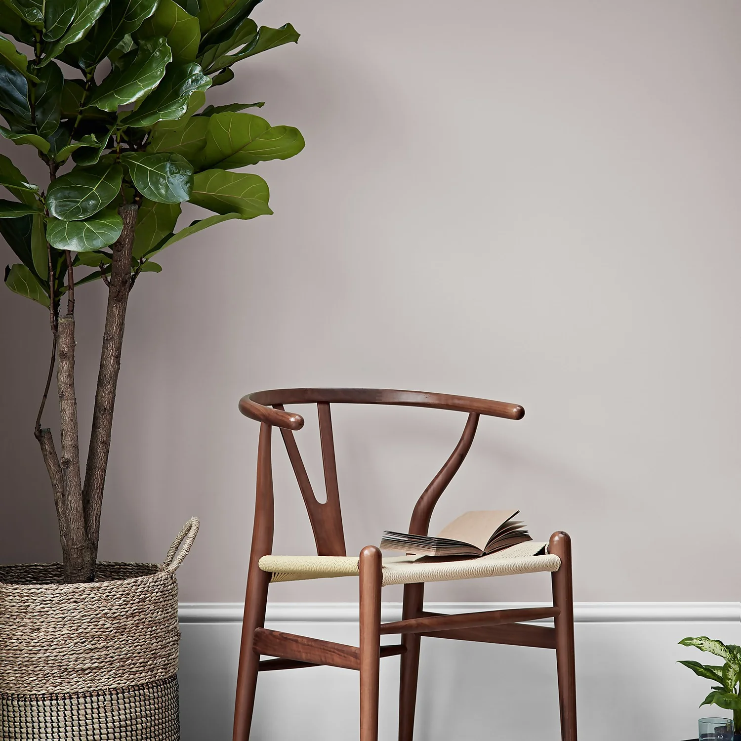 Crown Matt Emulsion Paint Soft Touch - 2.5L 5 Crown Matt Emulsion Paint Soft Touch - 2.5L - Image 3